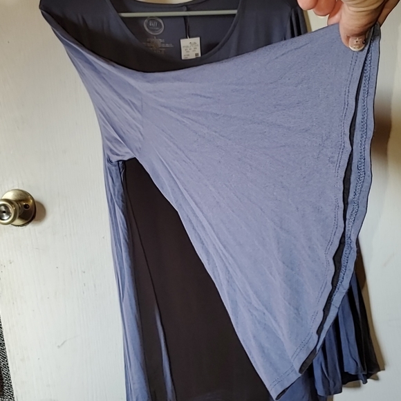 Maurice's Top NEW - Picture 4 of 5